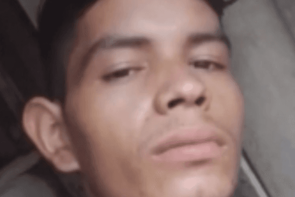Jovem morre ao levar facada brutal no pescoço, em Manacapuru, no AM