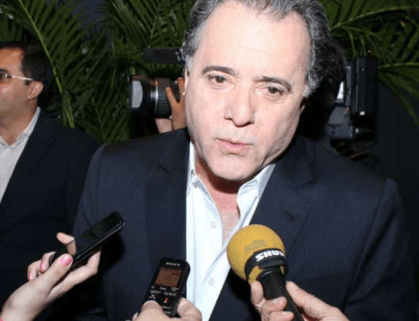 Tony Ramos já conversa e apresenta contínua evolução no quadro clínico, informa boletim médico