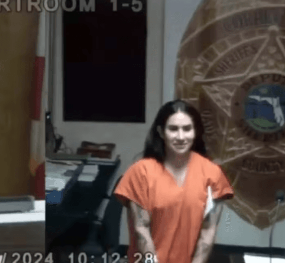 Recordista de levantamento de peso é presa nos EUA após vazar fotos nuas da namorada do ex