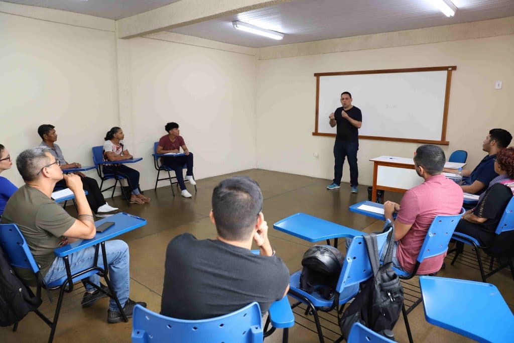 Em Manaus, escola abre inscrição para curso de Libras