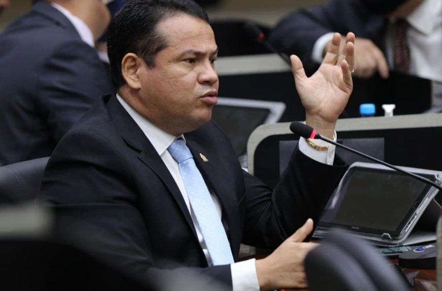 “Eu nunca assisti isso, nunca vi” diz Alfaia sobre polêmica de merenda de baixa qualidade oferecida em escolas municipais de Manaus