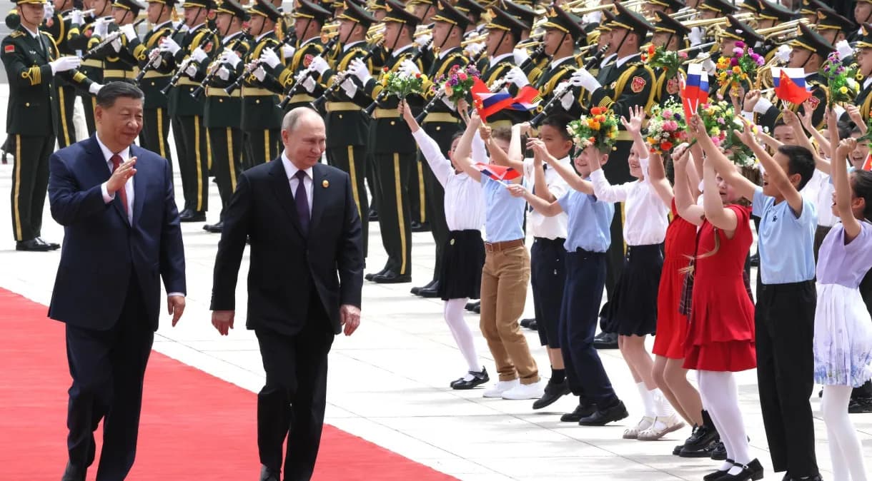 Putin visita a China enquanto tropas russas avançam na Ucrânia