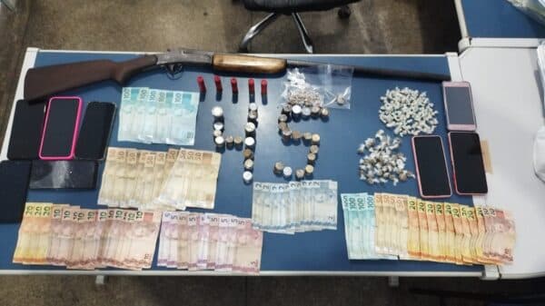 Integrantes de grupo criminoso são presos por tráfico de drogas, no AM