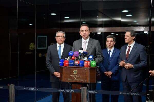 Pacheco e Haddad se encontram para discutir acordo sobre a reoneração da folha de pagamento