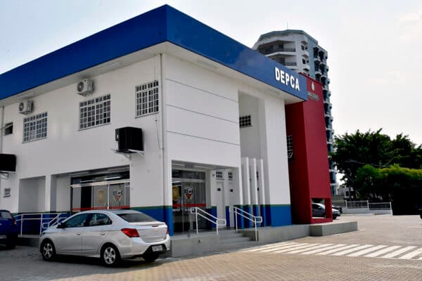 Adolescente de 14 anos denuncia pai e madrasta por ser obrigada a se prostituir em Manaus