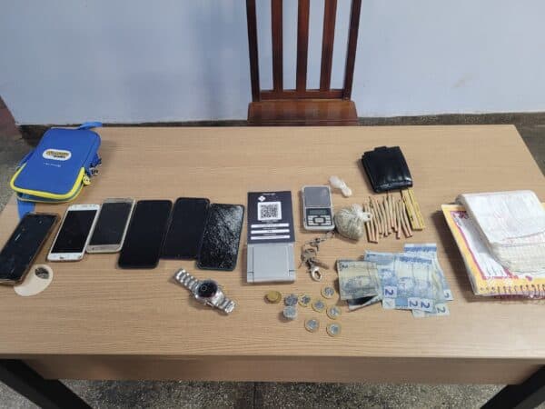 Dupla é presa em flagrante vendendo drogas, em Parintins, no AM