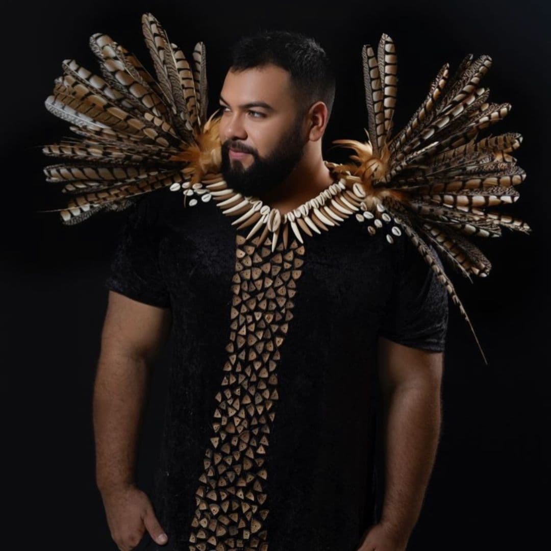 Celebrando a moda e a cultura amazônica, designer de moda lança coleção Parintins 2024