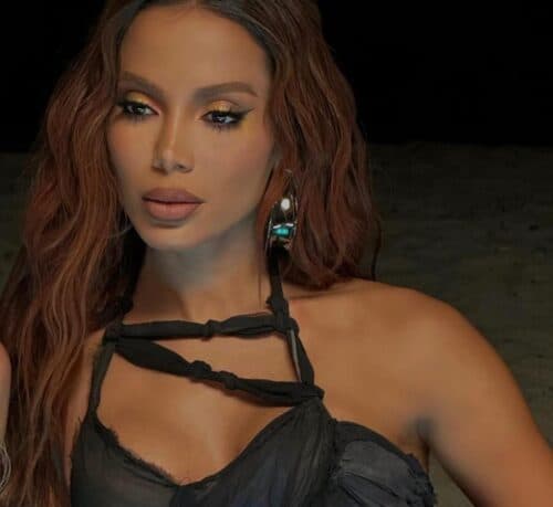 Anitta desabafa após perder mais de 200 mil seguidores por fotos de candomblé