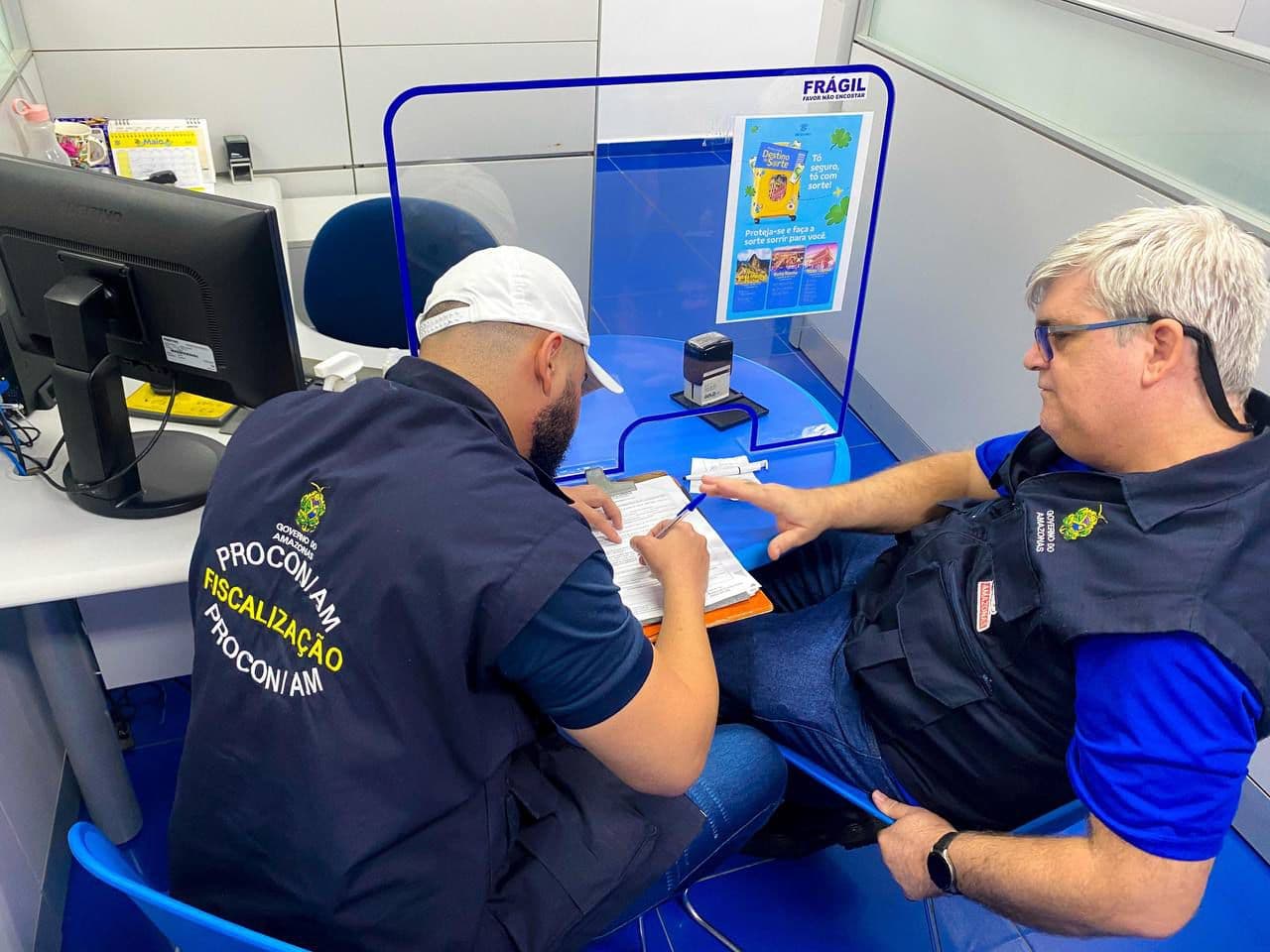 Em Manaus, três agências bancárias são autuadas por descumprimento da Lei das Filas