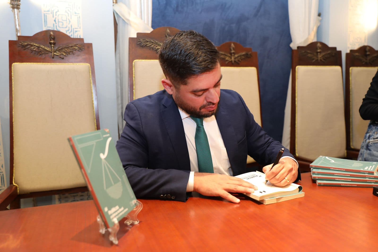 Reitor da UEA, André Zogahib publica livro com análises sobre políticas públicas