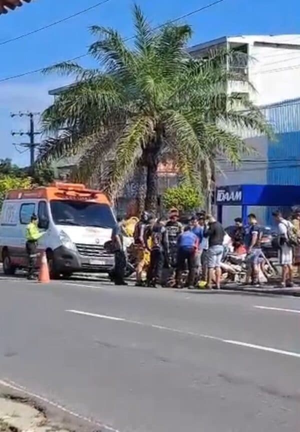 VÍDEO: Homem sofre grave acidente de moto na zona Norte de Manaus