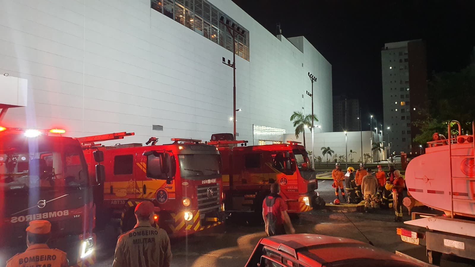 VÍDEO: Princípio de incêndio provoca pânico e faz shopping de Manaus ser evacuado