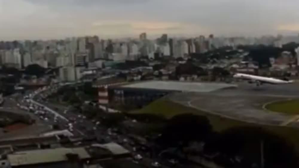 VÍDEO: Avião decola pouco antes do fim da pista de Congonhas e companhia abre investigação