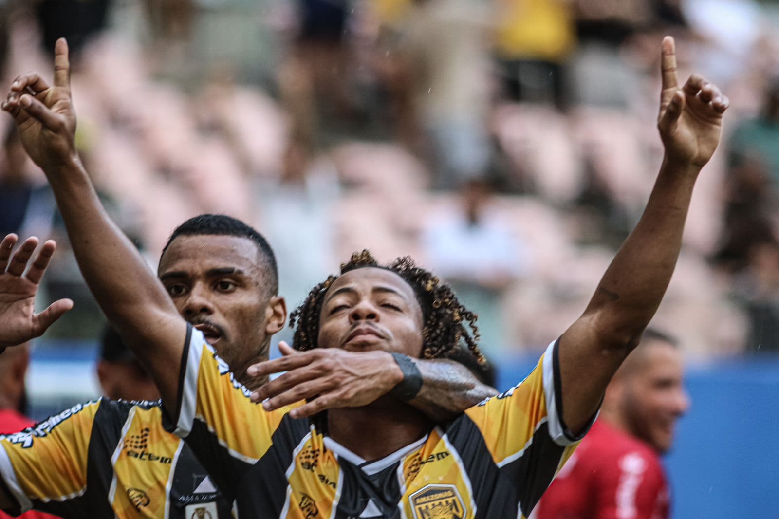 Série B: Amazonas vence líder Santos, por 1 a 0, na Arena da Amazônia, e deixa zona de rebaixamento