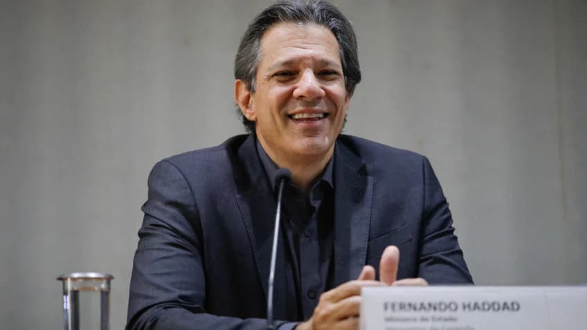 Haddad sai de férias em meio à crise do IOF