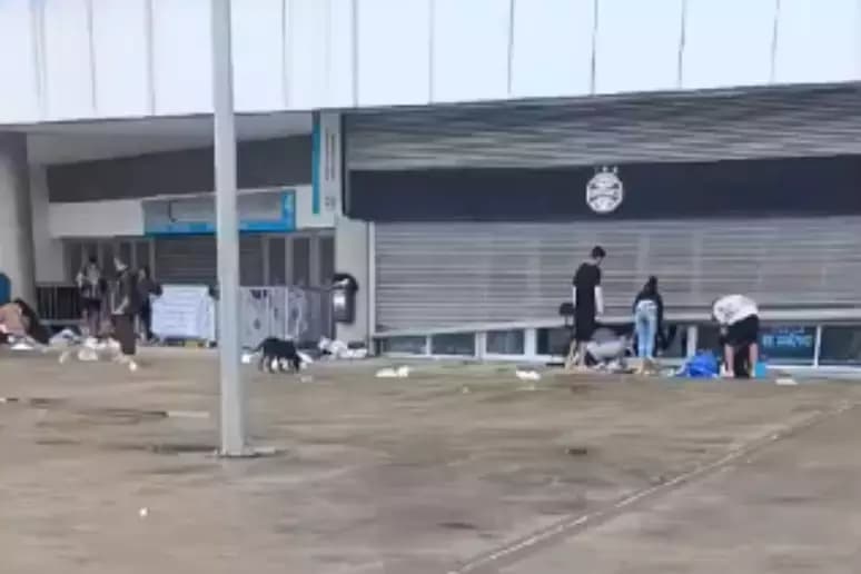 VÍDEO: No RS, Arena do Grêmio é saqueada após ser inundada por águas do Guaíba