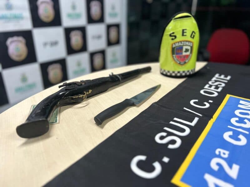 PM frustra assalto a ônibus do transporte coletivo e prende dupla em Manaus