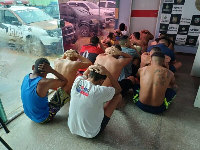 Celulares, drogas e outros objetos são apreendidos em delegacia de Manicoré