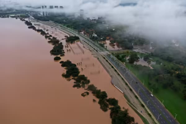 Nível das águas do Guaíba começa a baixar, mas Porto Alegre mantém alerta de evacuação