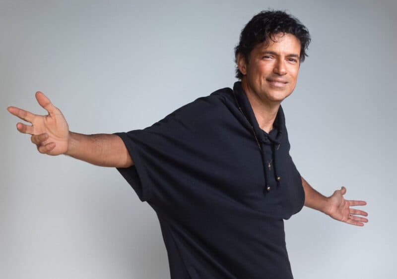 Show de Jorge Vercillo será gratuito no Dia dos Namorados; confira