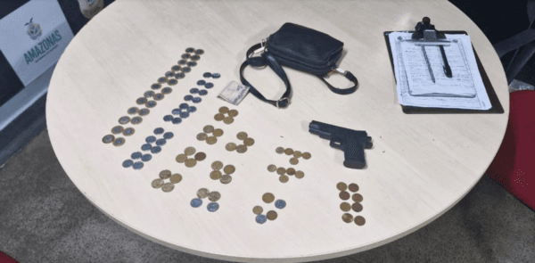 Casal é preso após cometer assalto a transporte coletivo, em Manaus