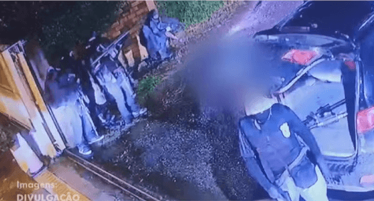Criminosos usam uniforme da PF durante assalto a carro-forte no aeroporto de RS