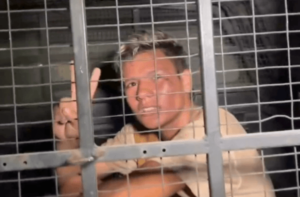 ‘Lagrima’ é agredido por passageiros após tentar assaltar ônibus em Manaus