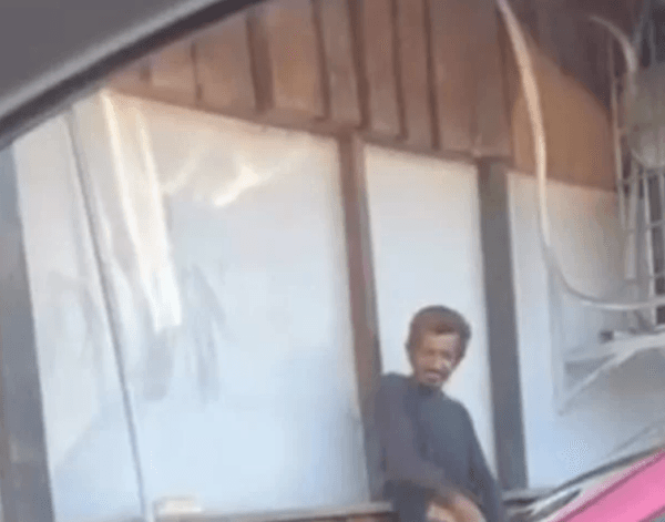 VÍDEO: “Tarado” mostra órgão genital para mulher em Manaus