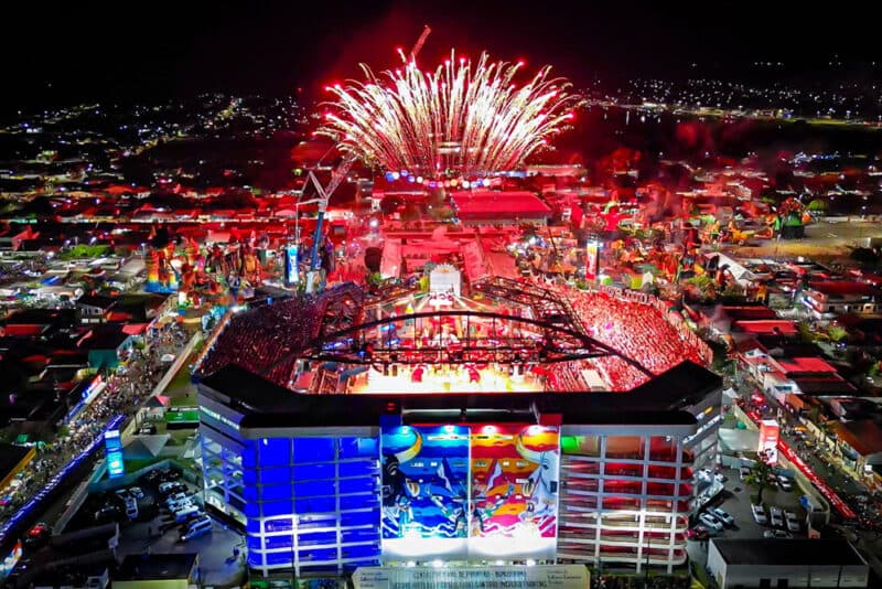 Aberta vendas de passagens aéreas para o Festival de Parintins 2025; veja os preços