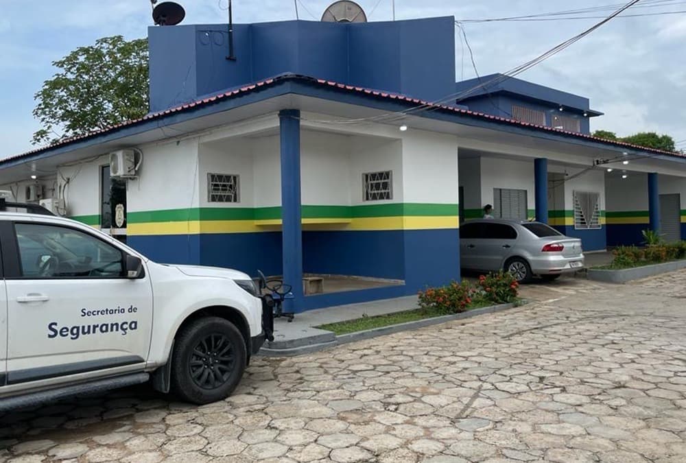 Dupla é presa por roubo e corrupção de menores em Coari