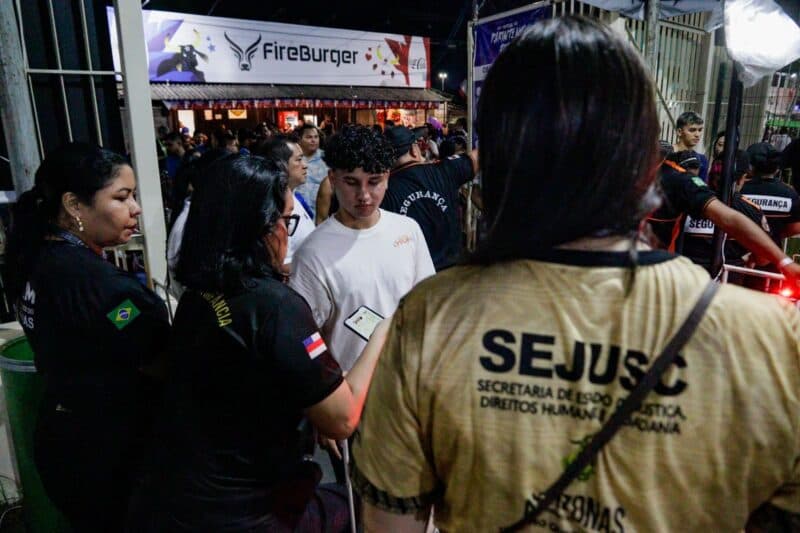 Entrada de maiores de 12 anos é fiscalizada durante Festa dos Visitantes em Parintins
