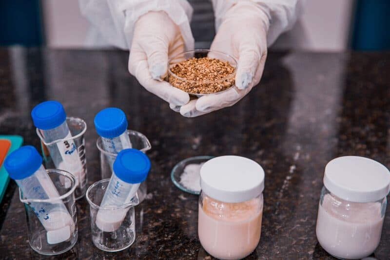 Pesquisadores da UEA desenvolvem protetor solar utilizando matéria-prima da Amazônia