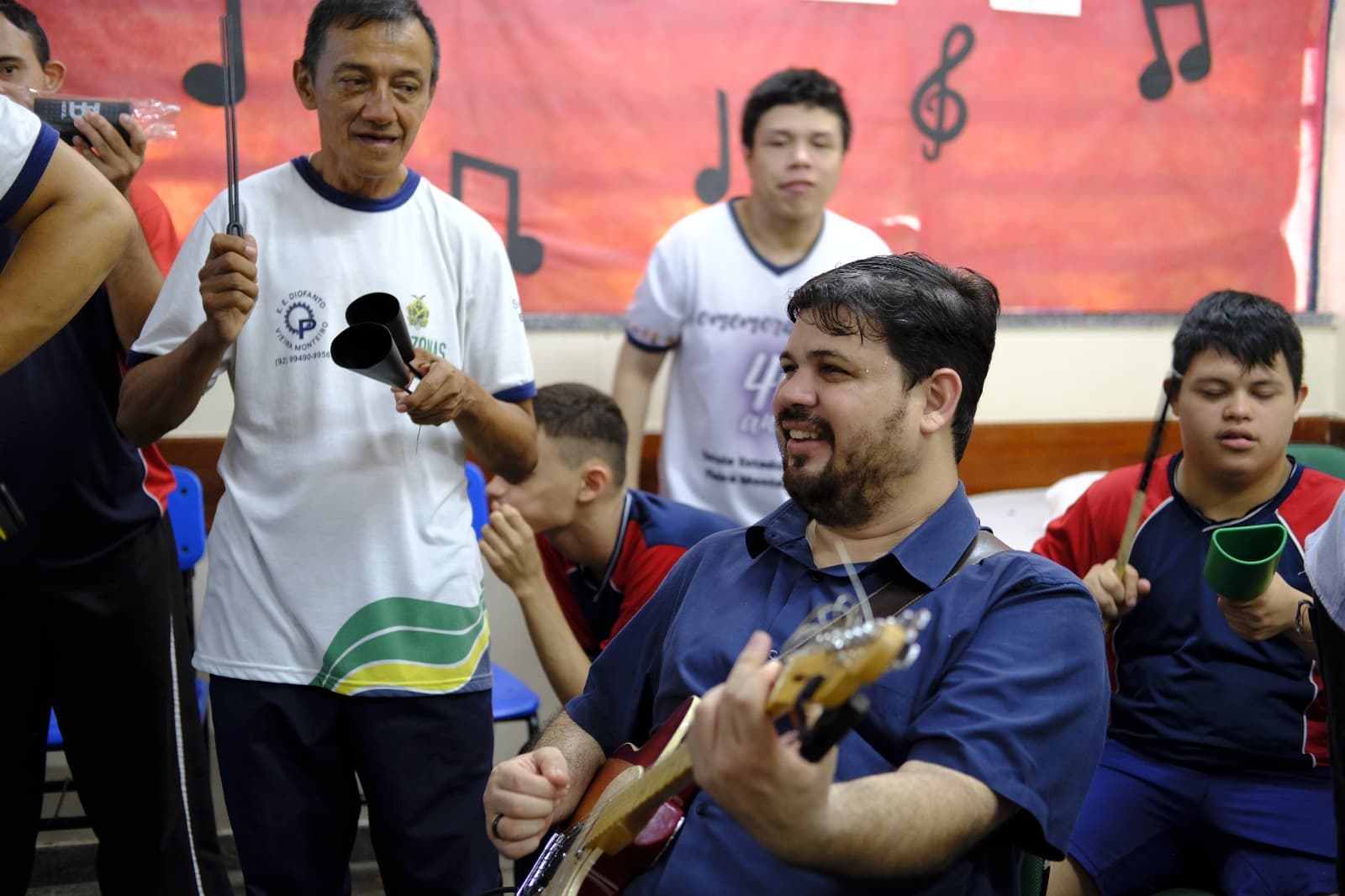 Projeto “Música nas Escolas” leva inclusão social e arte a crianças especiais da rede pública de ensino do AM