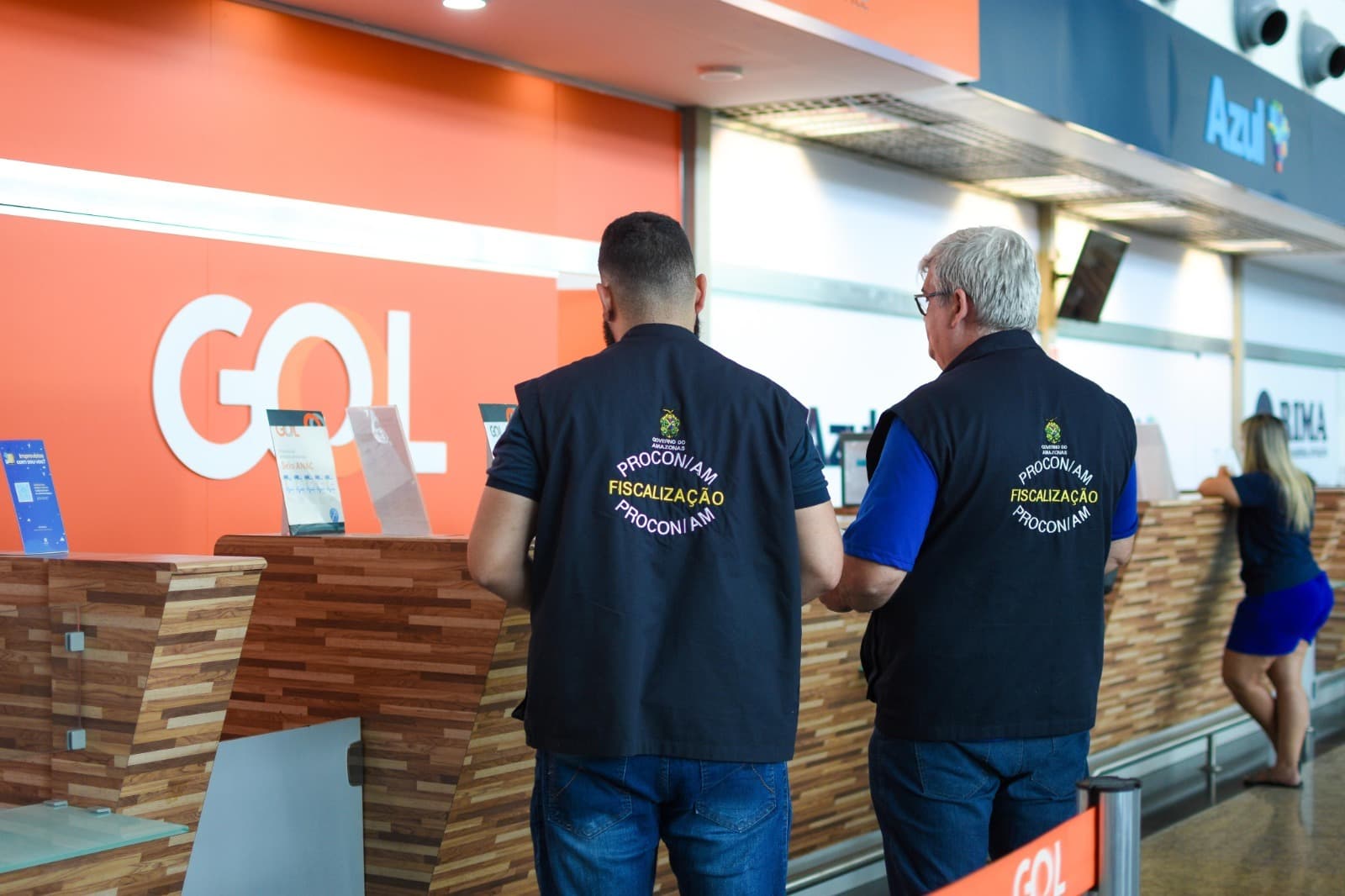 Companhia aérea é notificada por impedir o embarque de dois cães de apoio emocional