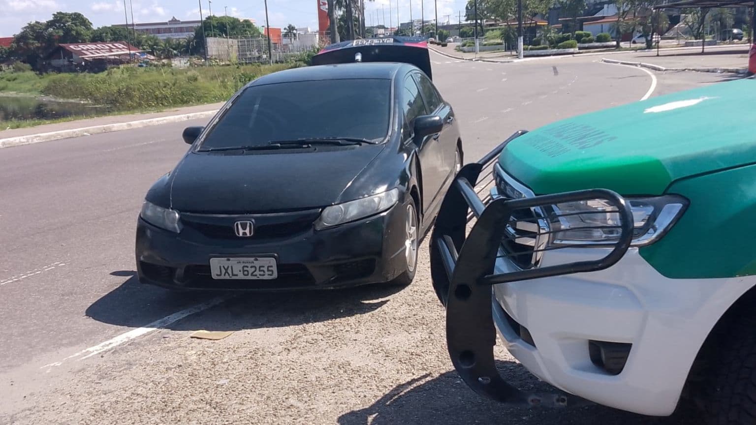 VÍDEO: Homem é encontrado morto dentro de carro, no centro de Manaus