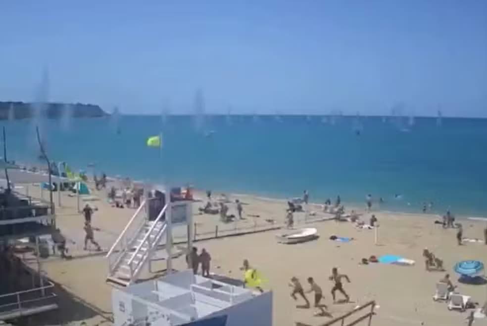 VÍDEO: Ataque ucraniano em praia da Crimeia deixa banhistas em pânico; 2 crianças morreram