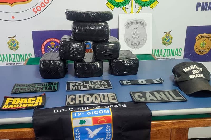 Em Coari, tabletes de cocaína são apreendidos na sala de máquinas de embarcação