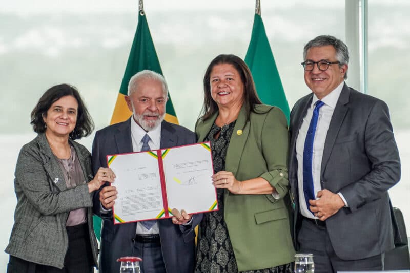 Lei sobre cuidado de pessoas com Alzheimer e outras demências é sancionada por Lula