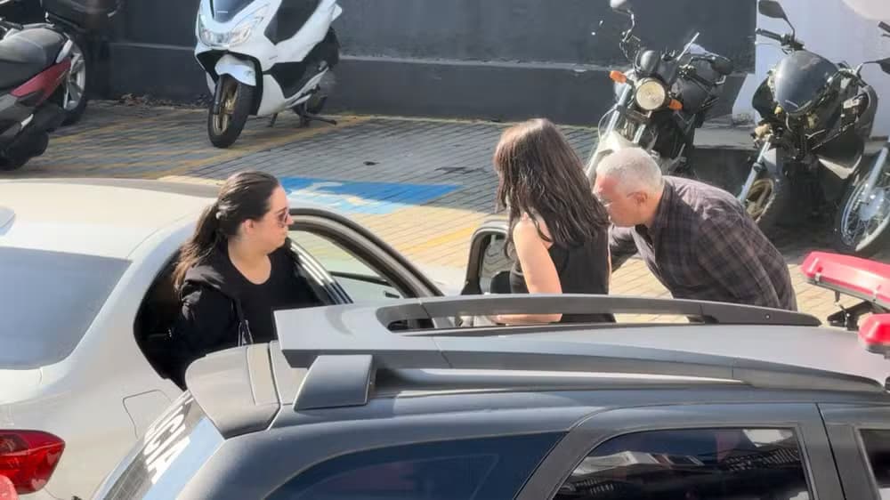 Influenciadora dona de clínica onde paciente morreu em procedimento depõe à polícia em SP