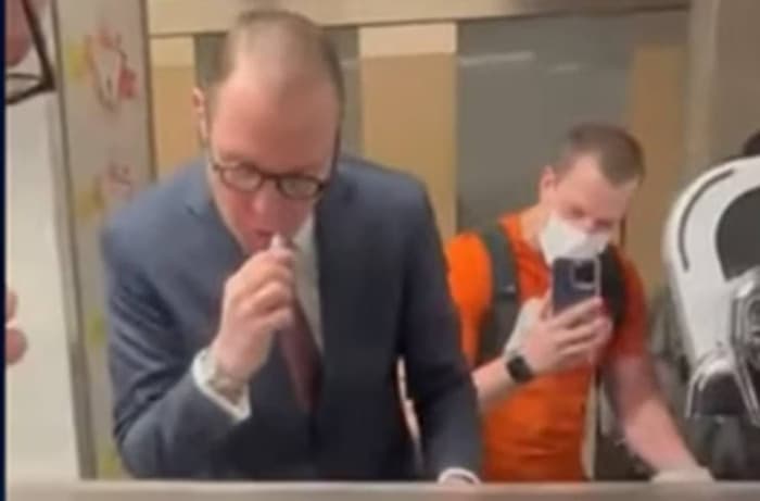 Empresário que ofendeu Cristiano Zanin em banheiro de aeroporto é condenado (Veja vídeo)