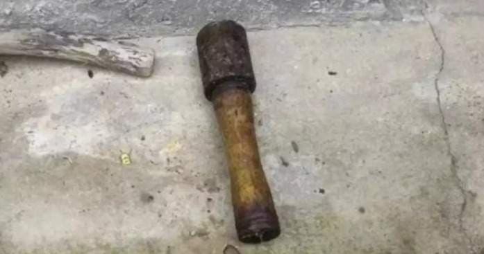 Impressionante: Idosa usava granada em forma de martelo há 20 anos