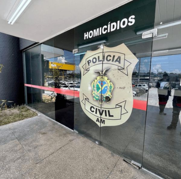 Membro de facção criminosa é preso suspeito de matar homem dentro de barco, em Manaus