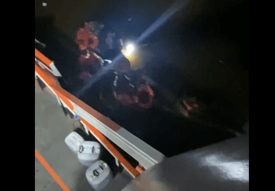 Vídeos mostram desespero de passageiros após barco afundar no Pará