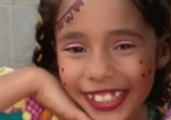 Mãe é presa suspeita de matar filha de 7 anos após suposto surto psicótico, em Maceió