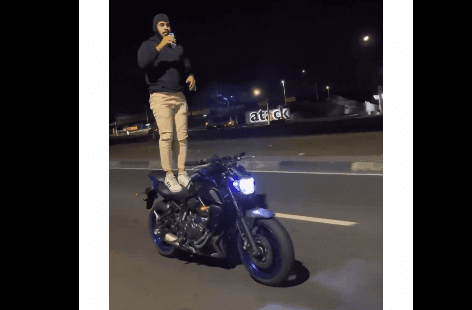 VÍDEO: Motociclista é filmado de pé em cima da moto, na Avenida das Torres em Manaus