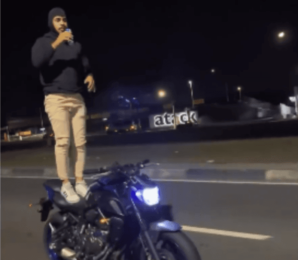 VÍDEO: Motociclista que foi filmado de pé em cima da moto na Av. das Torres é indiciado