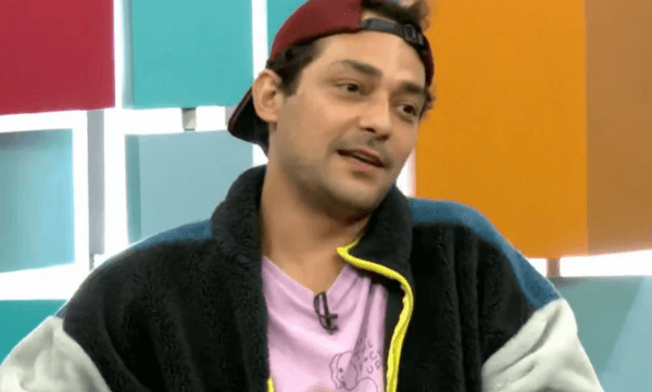 VÍDEO: Eduardo Sterblitch diz que fez sexo no banheiro de Luciano Huck: ‘esquisito’