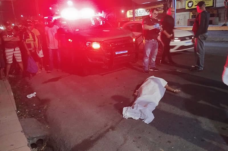 Mulher morre após ser atropelada na faixa de pedestres na zona Leste de Manaus