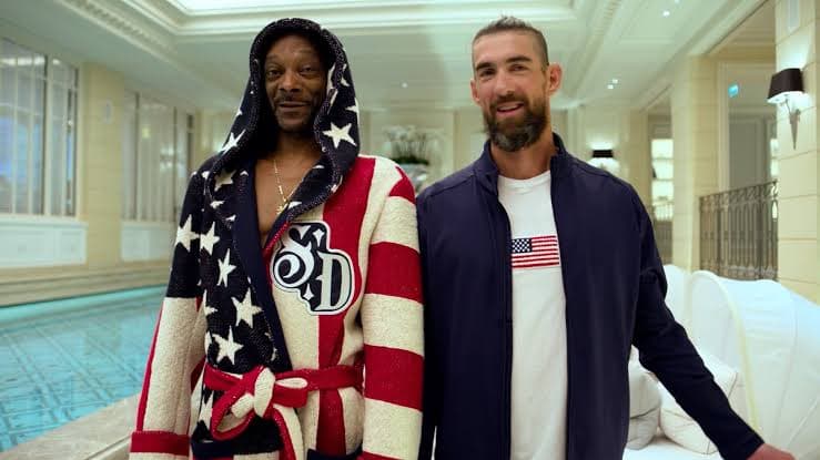 VÍDEO: Snoop Dogg recebe aula de natação de Michael Phelps e brinca: “Tenho grande potência pulmonar”