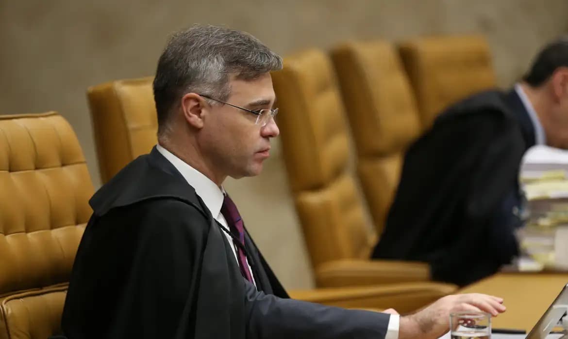 Mendonça reavalia decisão que suspendeu punição a federações partidárias; entenda